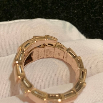 Кольцо Serpenti — это ювелирное изделие в дизайне бренда, вдохновлённое образом змеи  Bvlgari Артикул BMS-141275. Вид 4