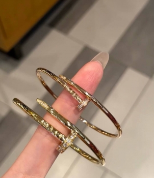 Браслет Juste un Clou 18 карат, 14 бриллиантов классической огранки  Cartier Артикул BMS-141504. Вид 4