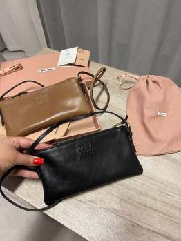 Клатч Miu Miu Артикул BMS-142265. Вид 1