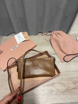 Клатч Miu Miu Артикул BMS-142266. Вид 1