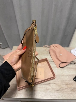 Клатч Miu Miu Артикул BMS-142266. Вид 2