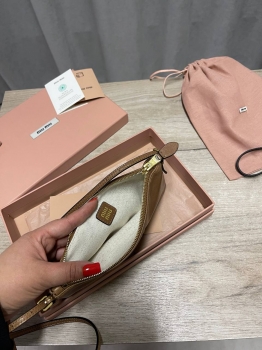 Клатч Miu Miu Артикул BMS-142266. Вид 3