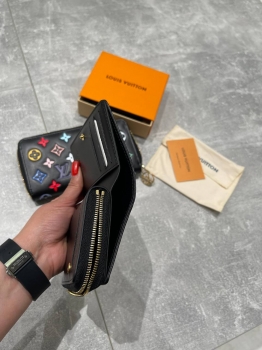 Кошелек  Louis Vuitton Артикул BMS-143141. Вид 2