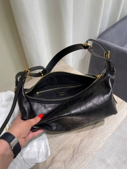 Сумка женская D-Journey из телячьей кожи с узором Flat Macrocannage Christian Dior Артикул BMS-143205. Вид 2