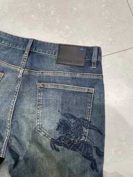 Джинсы  Burberry Артикул BMS-143238. Вид 2