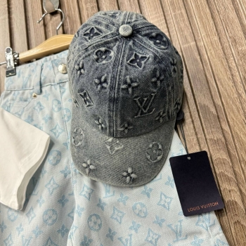 Костюм  Louis Vuitton Артикул BMS-143722. Вид 4
