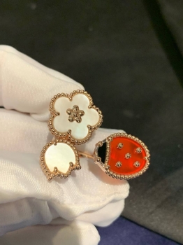 Кольцо Lucky Spring Between the Finger™ Van Cleef Артикул BMS-143892. Вид 5