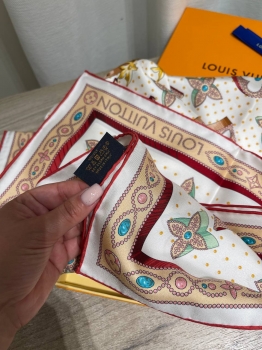 Платок Louis Vuitton Артикул BMS-144918. Вид 4