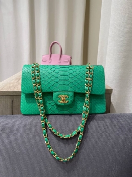Сумка женская из натуральной кожи питона Chanel Артикул BMS-144959. Вид 1