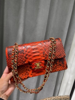 Сумка женская из натуральной кожи питона Chanel Артикул BMS-144956. Вид 1