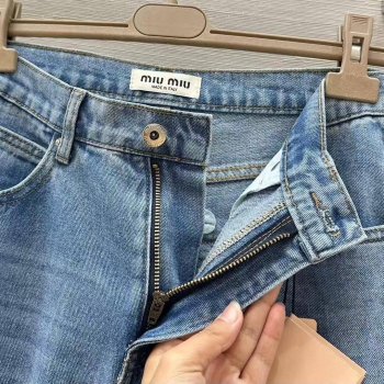 Джинсы Miu Miu Артикул BMS-145200. Вид 2