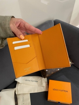 Обложка на паспорт Louis Vuitton Артикул BMS-145686. Вид 2