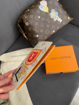 Обложка на паспорт Louis Vuitton Артикул BMS-145686. Вид 3