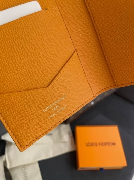 Обложка на паспорт Louis Vuitton Артикул BMS-145686. Вид 4