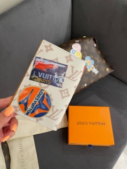Обложка на паспорт Louis Vuitton Артикул BMS-145686. Вид 5