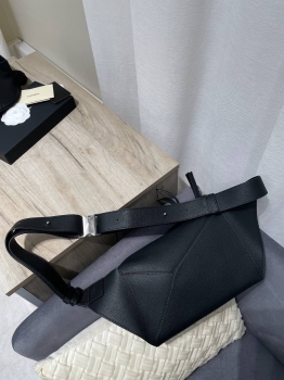 Сумка-слинг Loewe Артикул BMS-145985. Вид 5