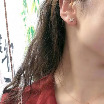 Серьги из коллекции Liens  Chaumet   Артикул BMS-145929. Вид 1