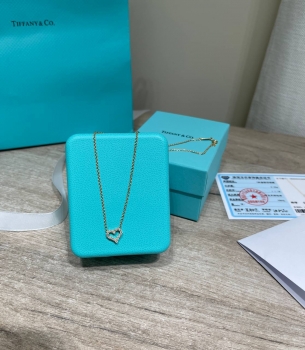 Подвеска  из золота 18 карат с бриллиантами Tiffany&Co Артикул BMS-147444. Вид 4