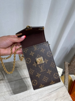 Сумка под телефон Louis Vuitton Артикул BMS-146330. Вид 6