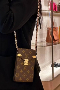 Сумка под телефон Louis Vuitton Артикул BMS-146330. Вид 1