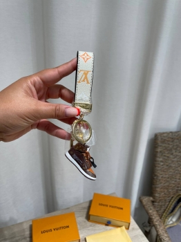 Брелок Louis Vuitton Артикул BMS-146576. Вид 3