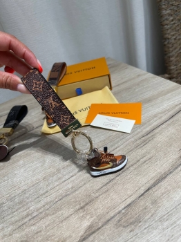 Брелок Louis Vuitton Артикул BMS-146572. Вид 1