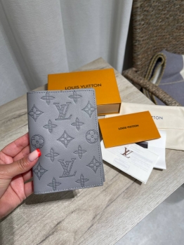 Обложка на паспорт Louis Vuitton Артикул BMS-146941. Вид 1