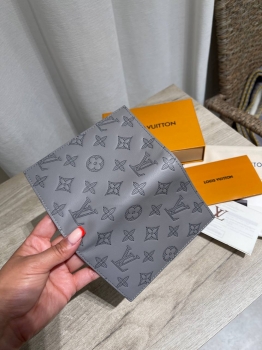 Обложка на паспорт Louis Vuitton Артикул BMS-146941. Вид 2