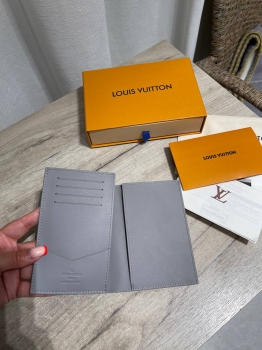 Обложка на паспорт Louis Vuitton Артикул BMS-146941. Вид 3