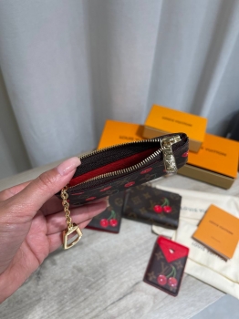 Ключница Louis Vuitton Артикул BMS-147113. Вид 2