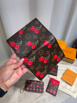 Обложка на паспорт  Louis Vuitton Артикул BMS-147111. Вид 4