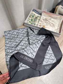 Платок Valentino Артикул BMS-147140. Вид 2