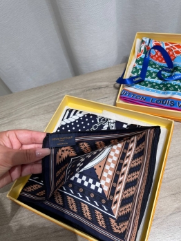 Платок Louis Vuitton Артикул BMS-147147. Вид 4