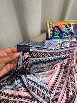 Платок Louis Vuitton Артикул BMS-147146. Вид 4