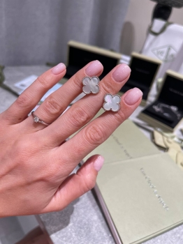 Серьги  Van Cleef Артикул BMS-147451. Вид 2