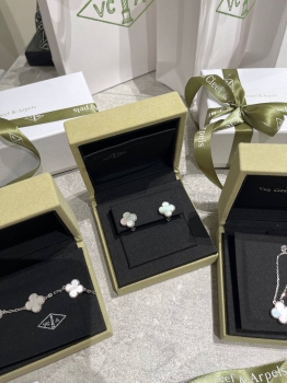Серьги  Van Cleef Артикул BMS-147451. Вид 1