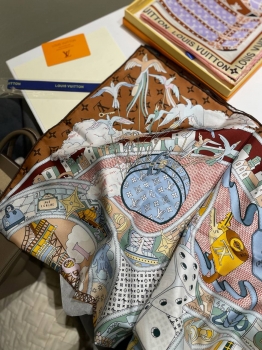 Платок Louis Vuitton Артикул BMS-147323. Вид 4