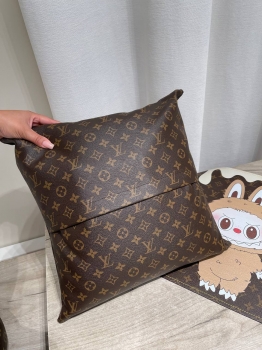 Подушка 40*40 Louis Vuitton Артикул BMS-147437. Вид 4