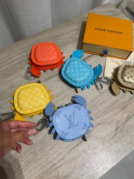 Брелок  Louis Vuitton Артикул BMS-147393. Вид 2