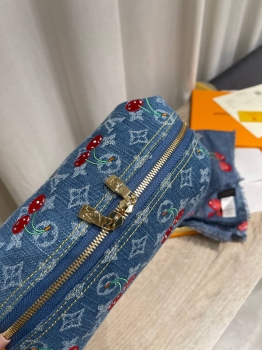 Косметичка Louis Vuitton Артикул BMS-147418. Вид 4