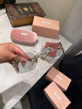 Очки  Miu Miu Артикул BMS-142501. Вид 1