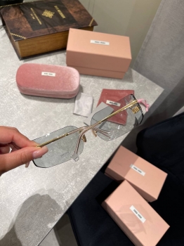 Очки  Miu Miu Артикул BMS-142501. Вид 3