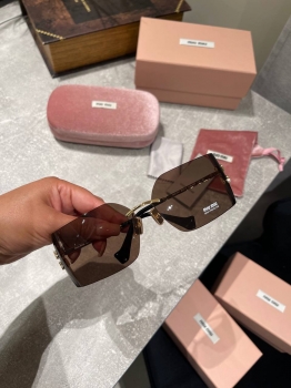 Очки  Miu Miu Артикул BMS-142499. Вид 1