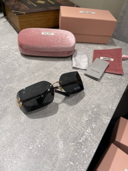 Очки  Miu Miu Артикул BMS-142500. Вид 1