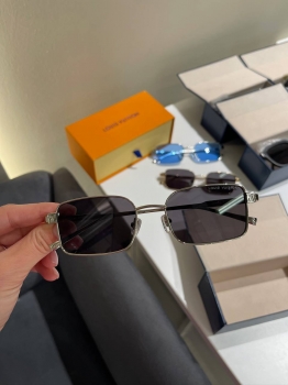 Очки Louis Vuitton Артикул BMS-147500. Вид 1