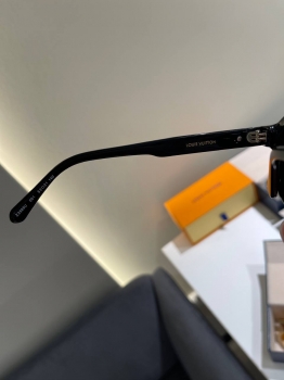 Очки Louis Vuitton Артикул BMS-147499. Вид 3