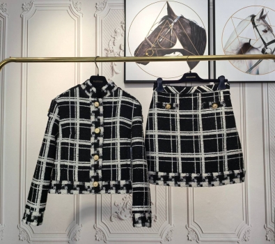  Костюм женский Valentino Артикул BMS-147635. Вид 1