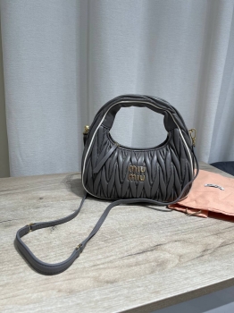 Сумка женская 23 cm Miu Miu Артикул BMS-147647. Вид 1