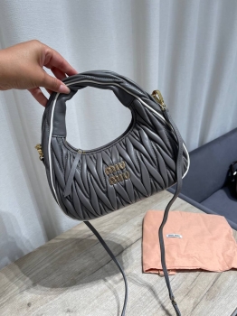 Сумка женская 23 cm Miu Miu Артикул BMS-147647. Вид 2