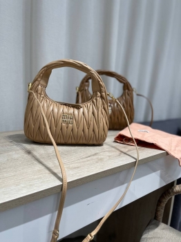 Сумка женская 25 cm Miu Miu Артикул BMS-147646. Вид 1